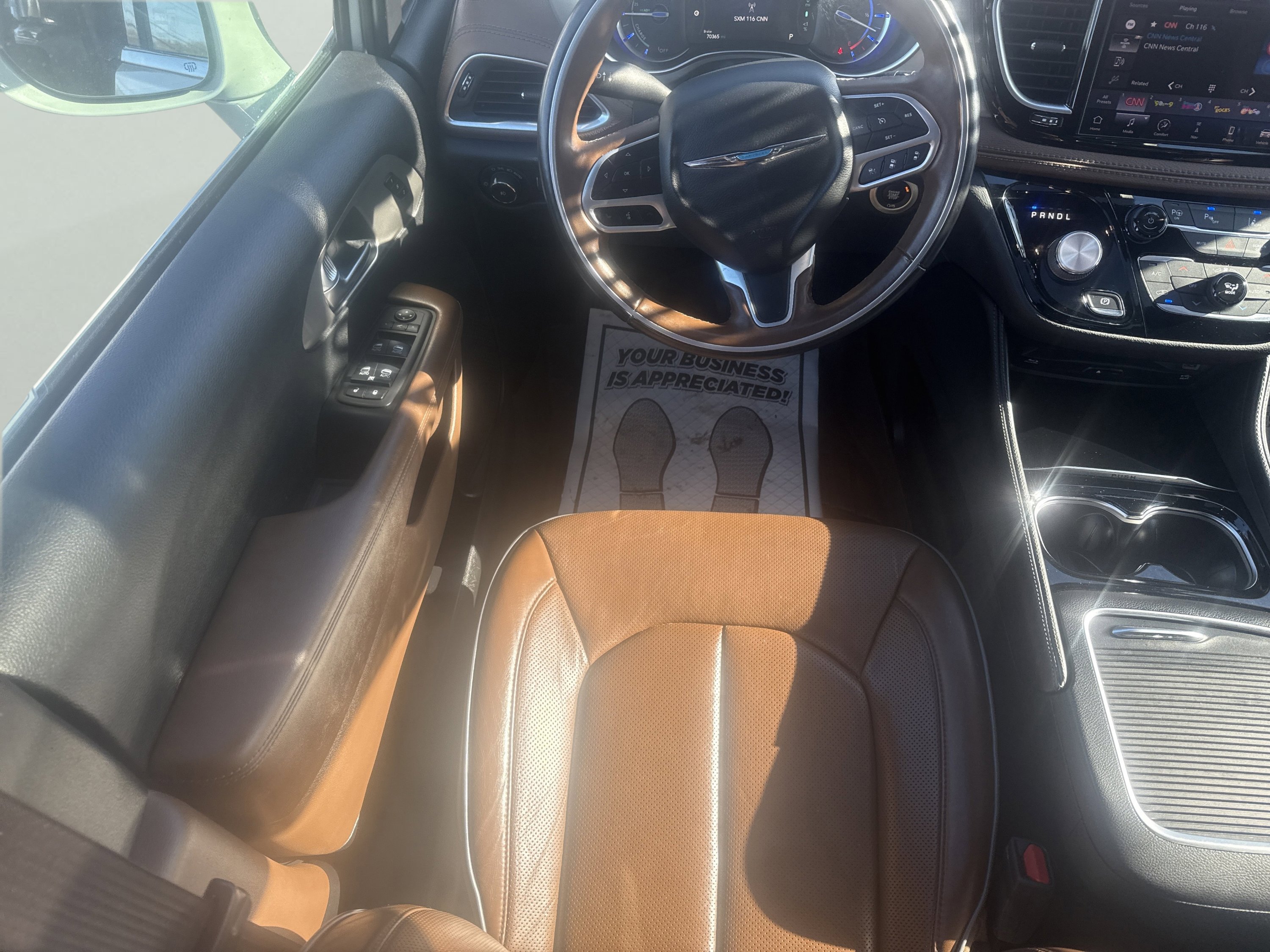 Used 2021 Chrysler Pacifica Limited w/ Uconnect Theater Family Group image 17