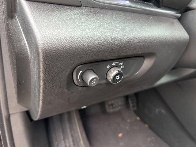 Used 2020 Chevrolet Traverse LS FWD image 19