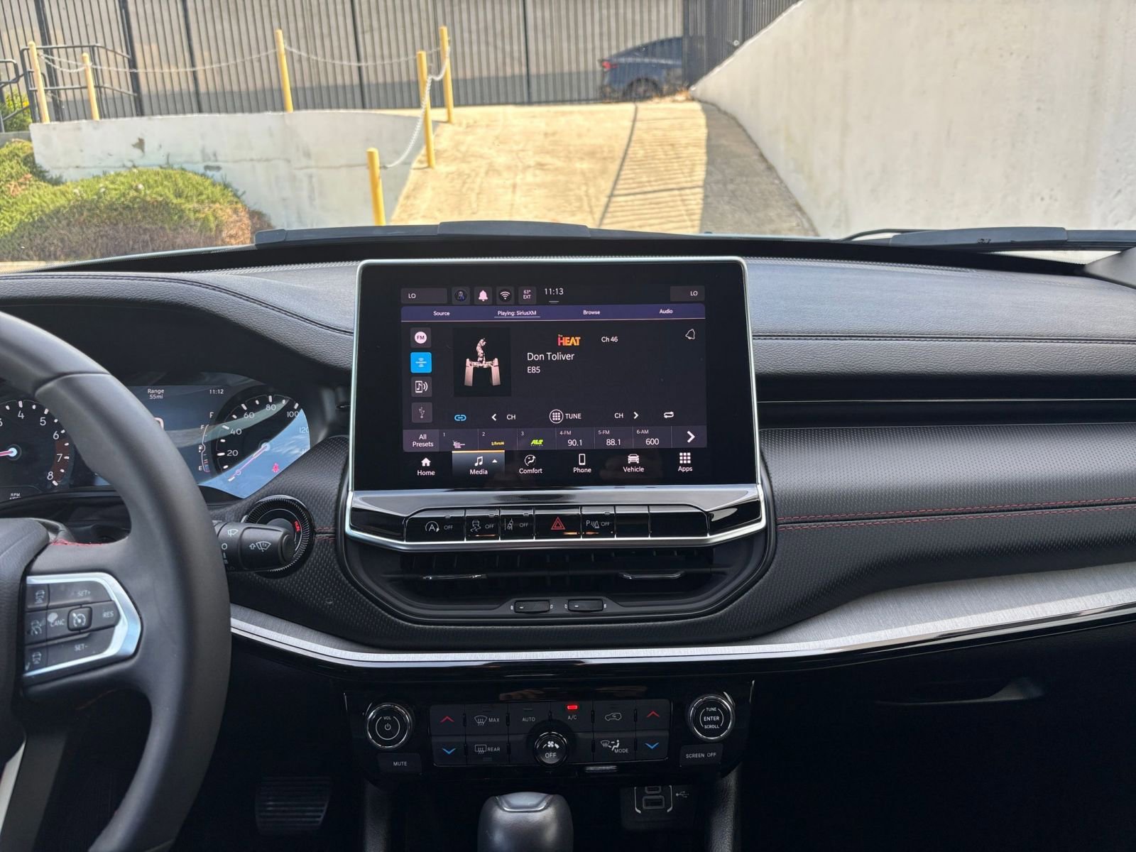 Used 2025 Jeep Compass Trailhawk AWD/4WD image 17