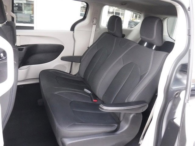Certified 2020 Chrysler Voyager L image 29
