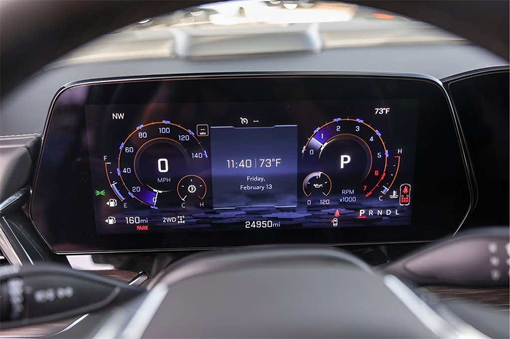 Used 2025 Chevrolet Suburban Z71 image 14