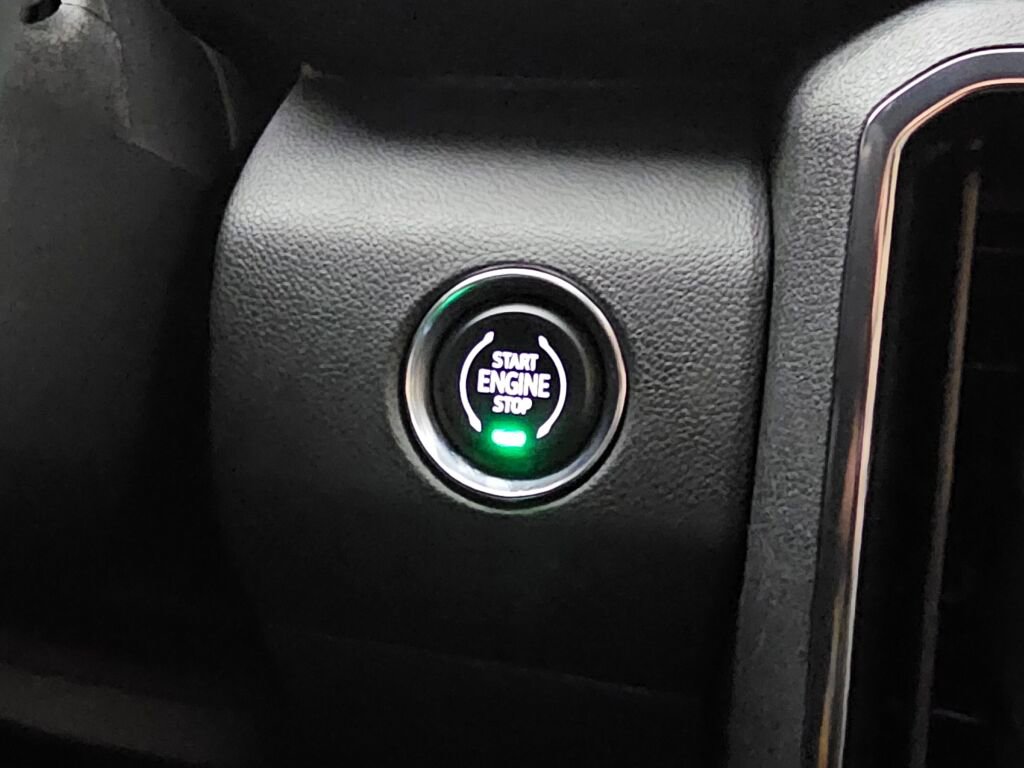 Used 2025 GMC Acadia AT4 image 30