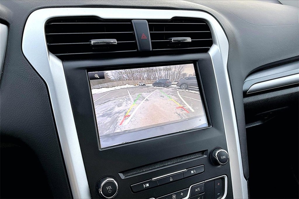 Used 2016 Ford Fusion SE image 13