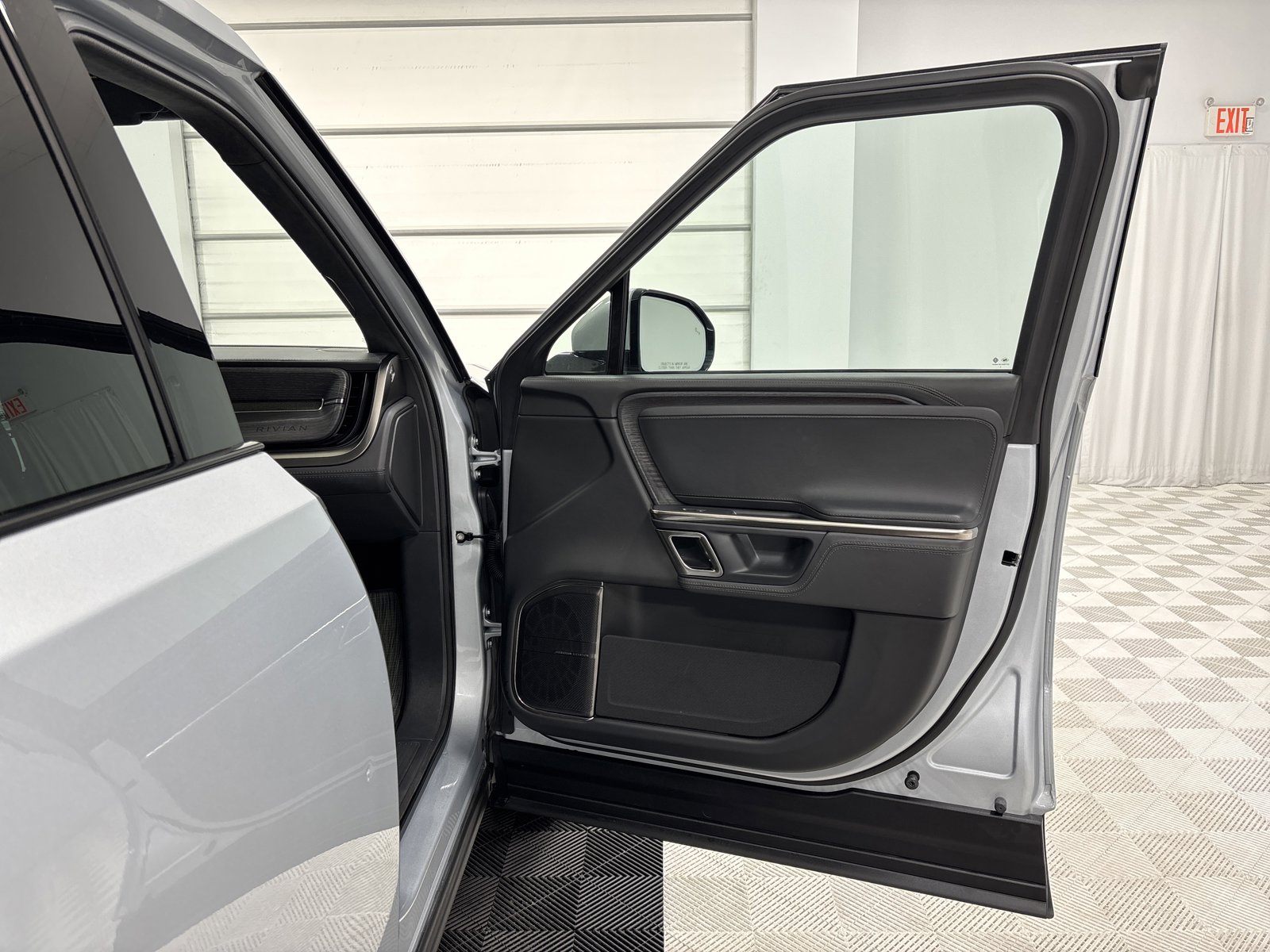 Used 2023 Rivian R1T Adventure image 18