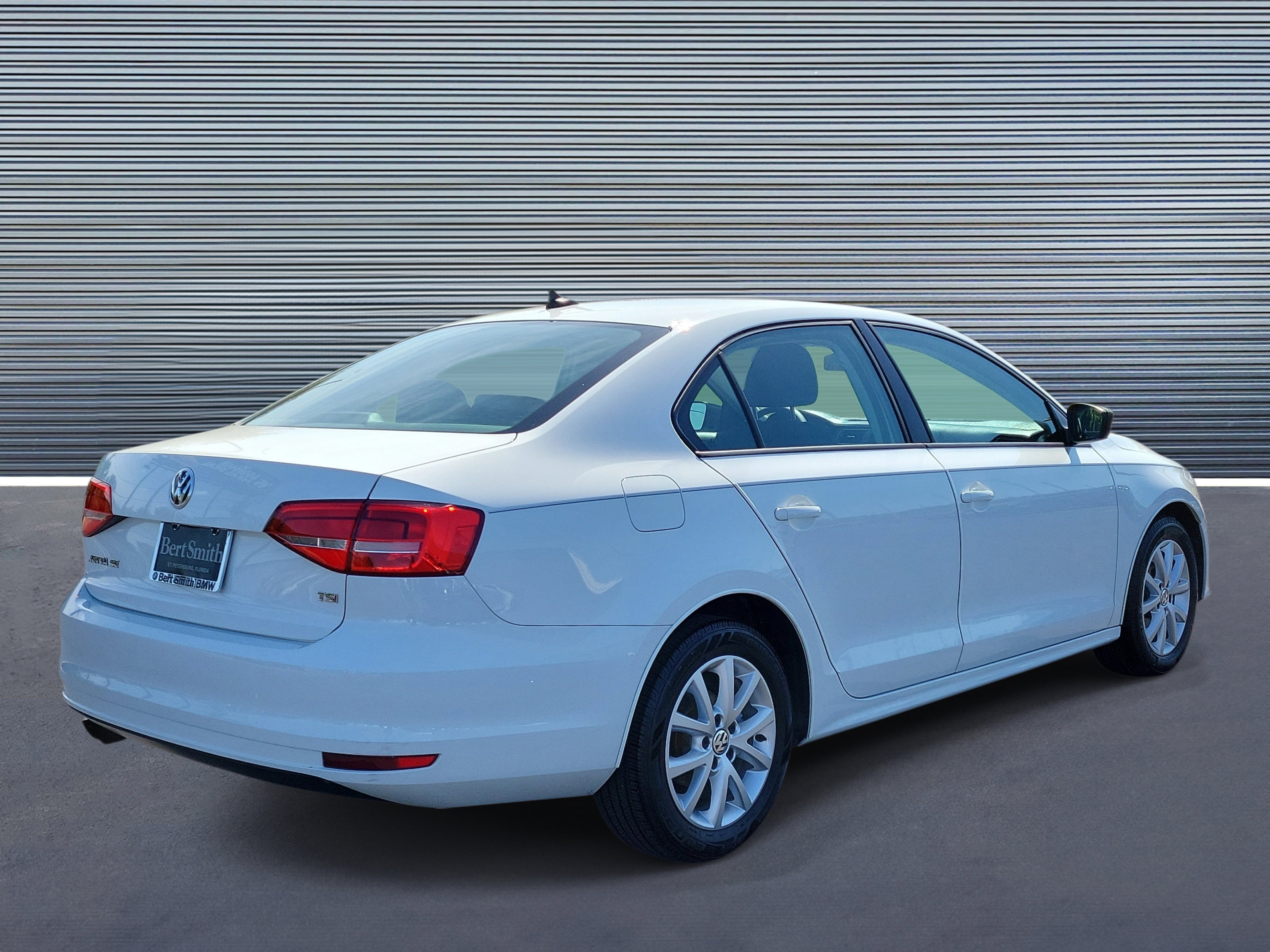 Used 2015 Volkswagen Jetta SE FWD image 3