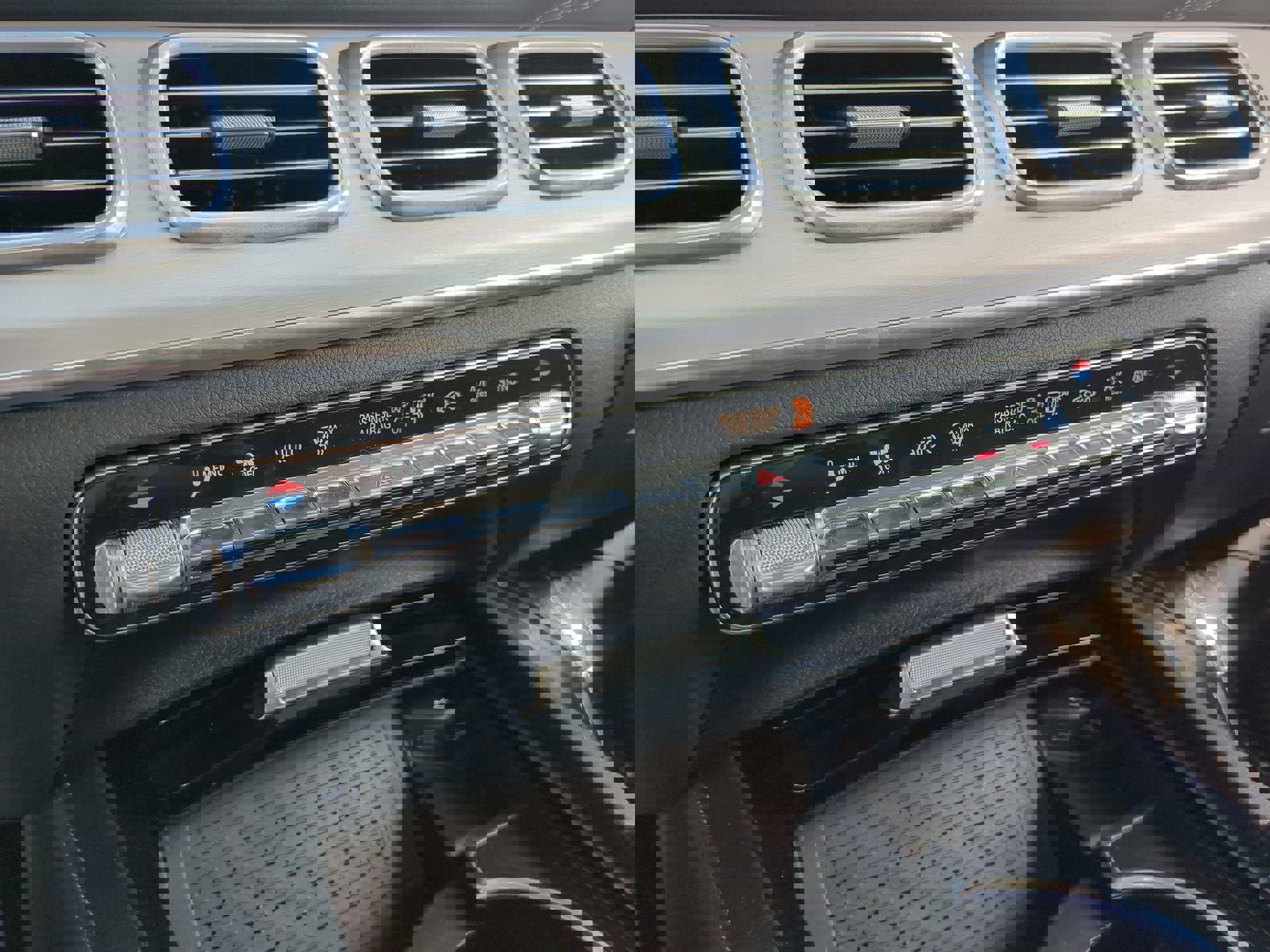 Used 2024 Mercedes-Benz GLS 450 4MATIC image 25