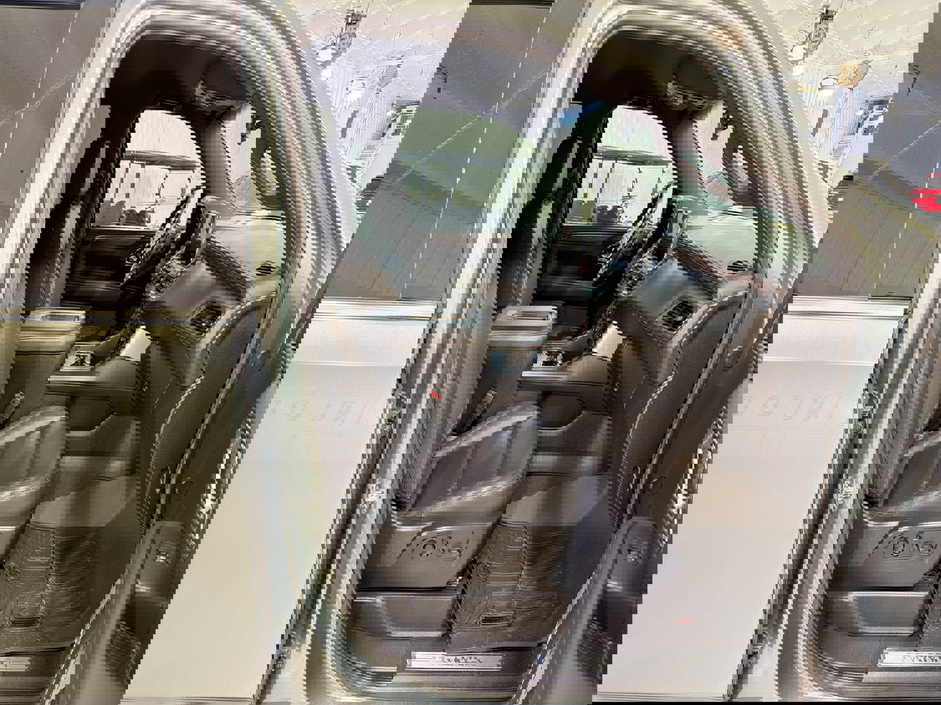 Used 2024 Chevrolet Tahoe LT image 29