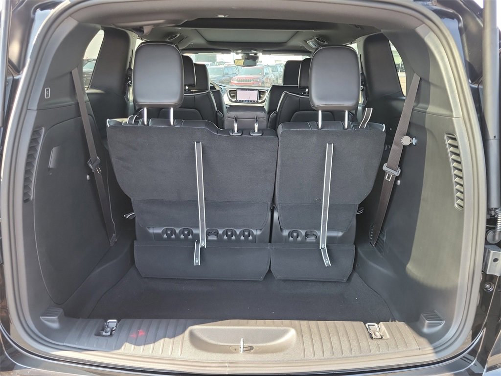 New 2026 Chrysler Pacifica Limited image 8