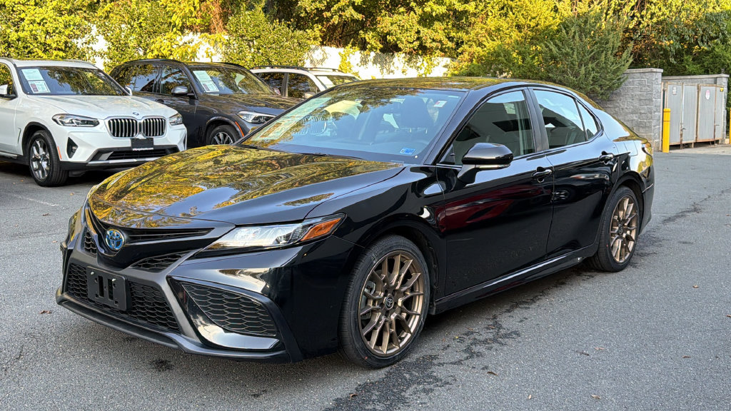 Used 2024 Toyota Camry SE w/ Convenience Package FWD image 2