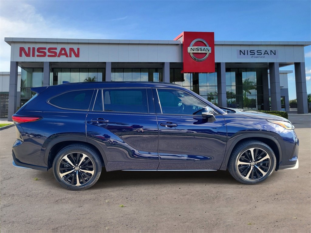 Used 2021 Toyota Highlander XSE image 3