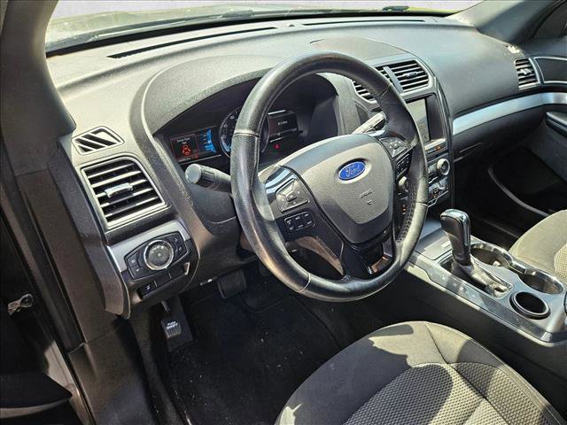 Used 2017 Ford Explorer XLT w/ Equipment Group 201A image 9