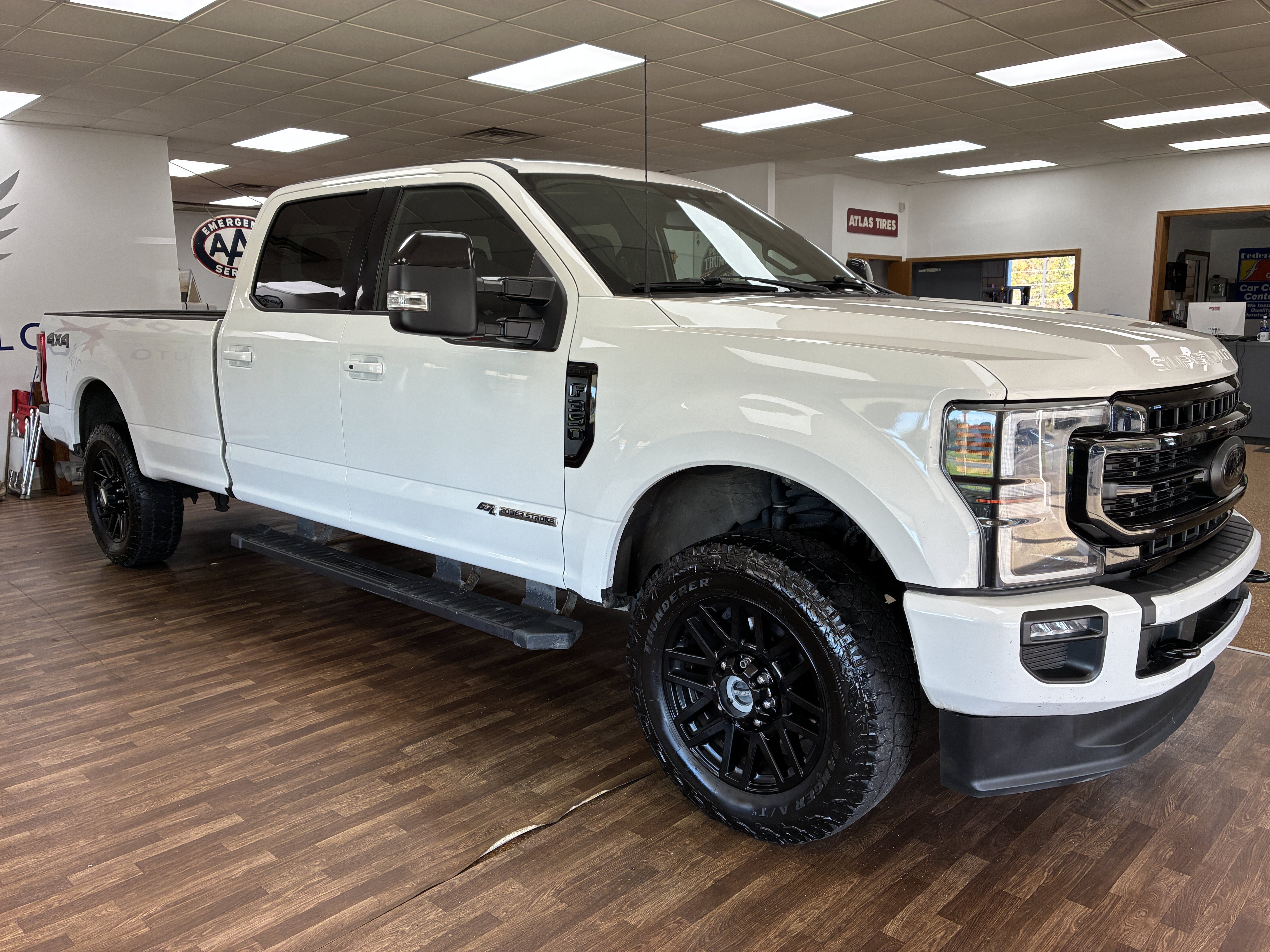 Used 2022 Ford F350 Lariat w/ Black Appearance Package AWD/4WD image 4