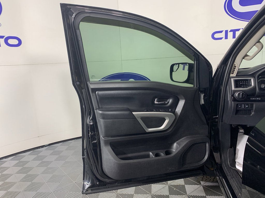 Used 2017 Nissan Titan SV image 14