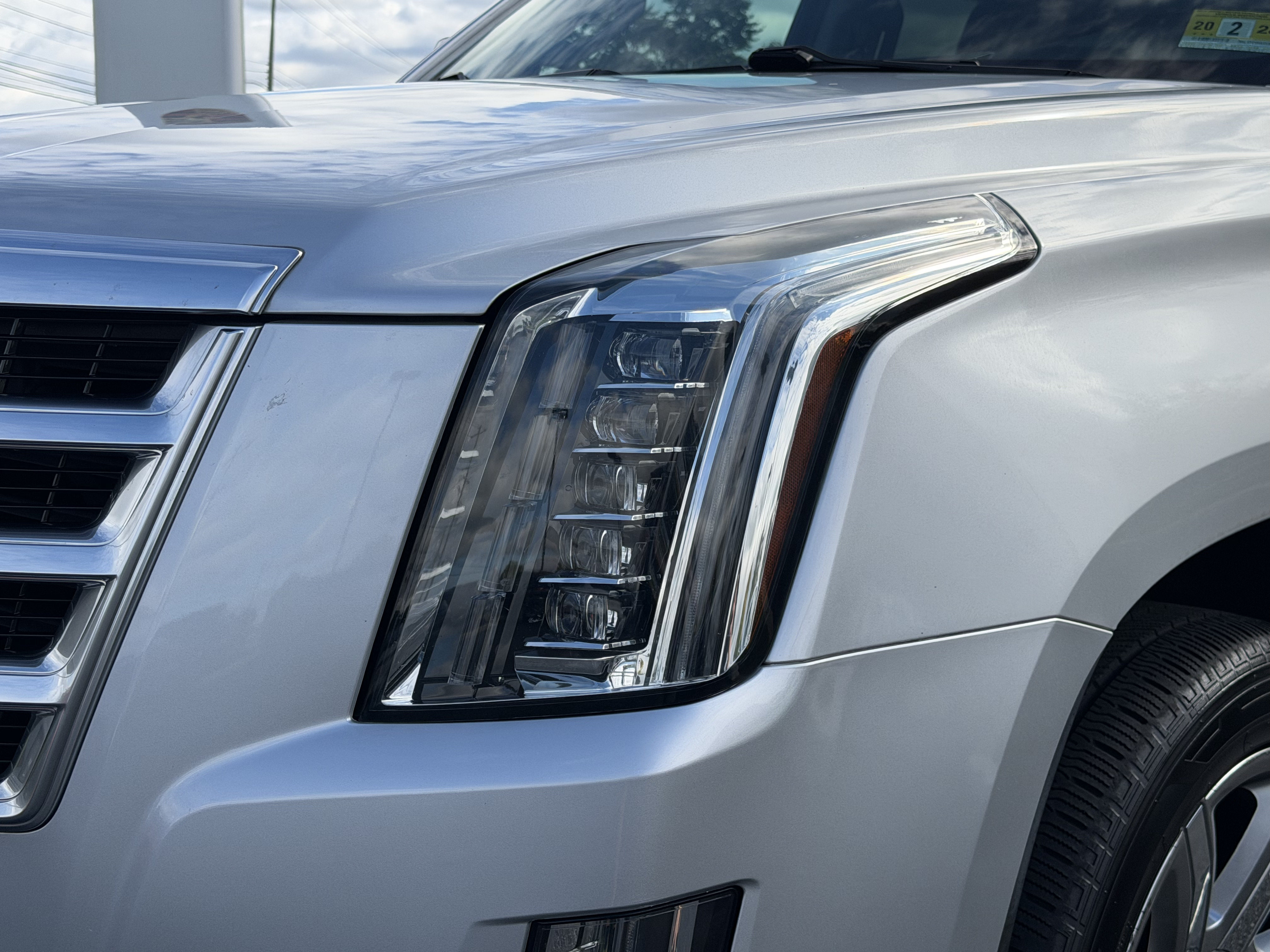 Used 2019 Cadillac Escalade ESV Luxury AWD/4WD image 18