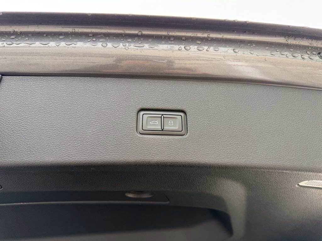 Used 2019 Audi Q8 Prestige w/ Towing Package image 15