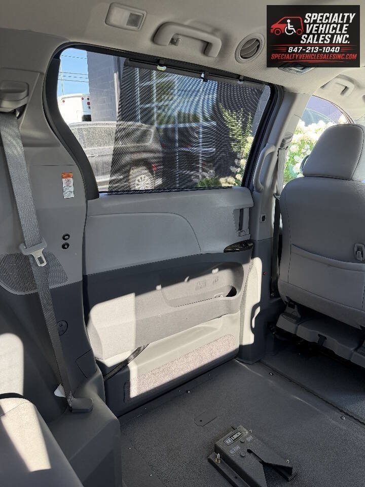 Used 2016 Toyota Sienna XLE FWD image 36