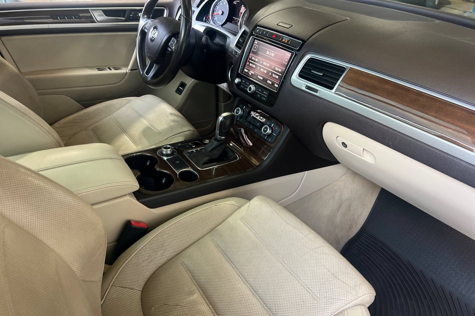Used 2016 Volkswagen Touareg VR6 AWD/4WD image 17