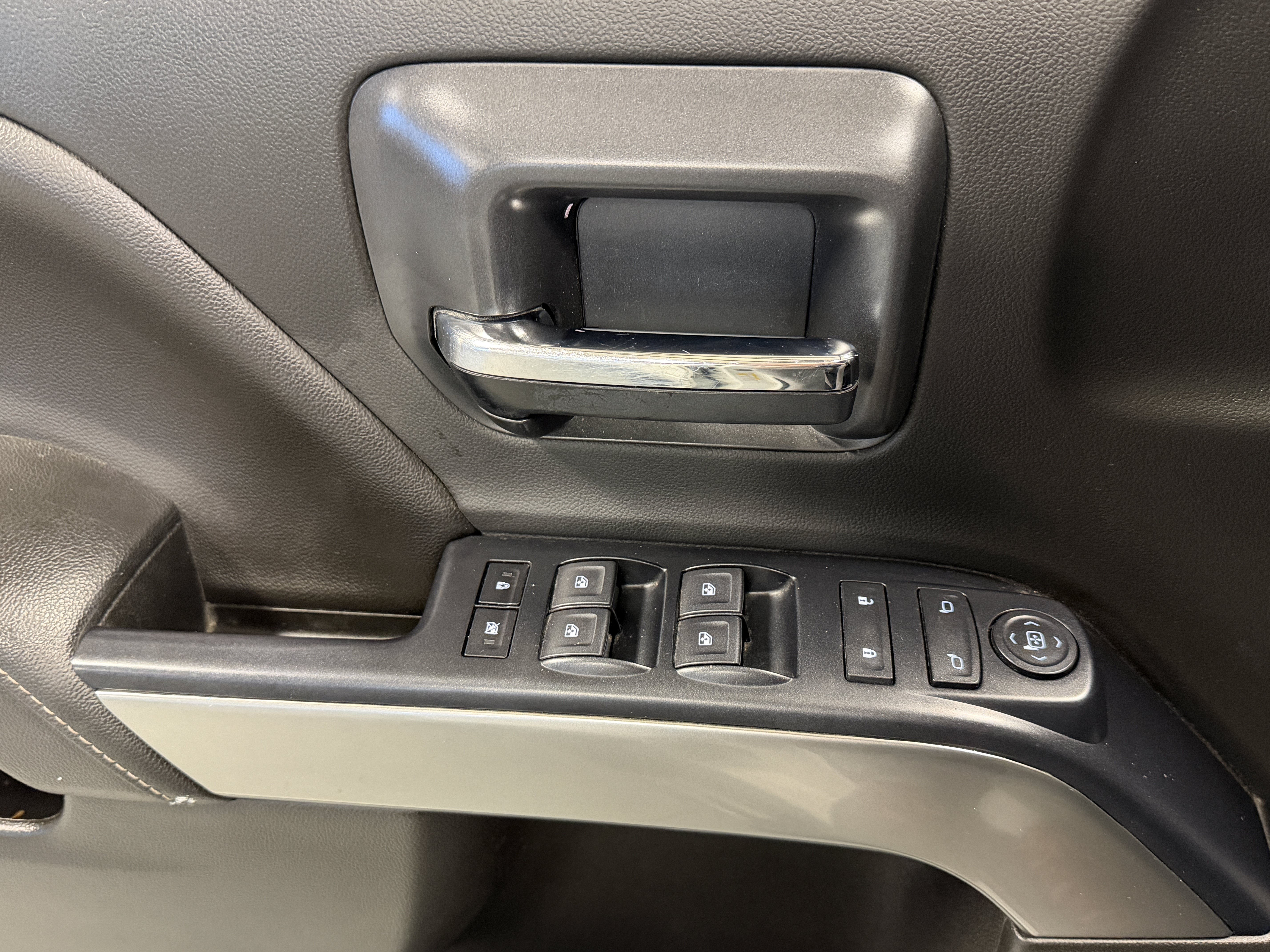 Used 2019 Chevrolet Silverado 1500 LT w/ All Star Edition AWD/4WD image 16