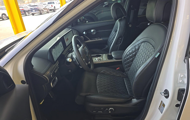 Used 2024 Genesis GV60 Performance AWD/4WD image 5