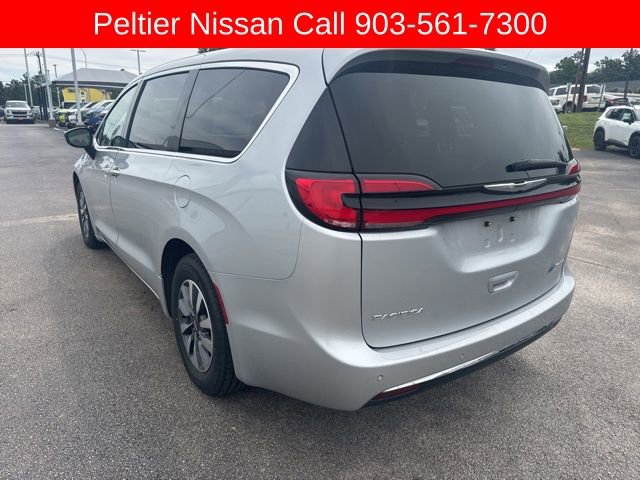 Used 2024 Chrysler Pacifica Select image 5