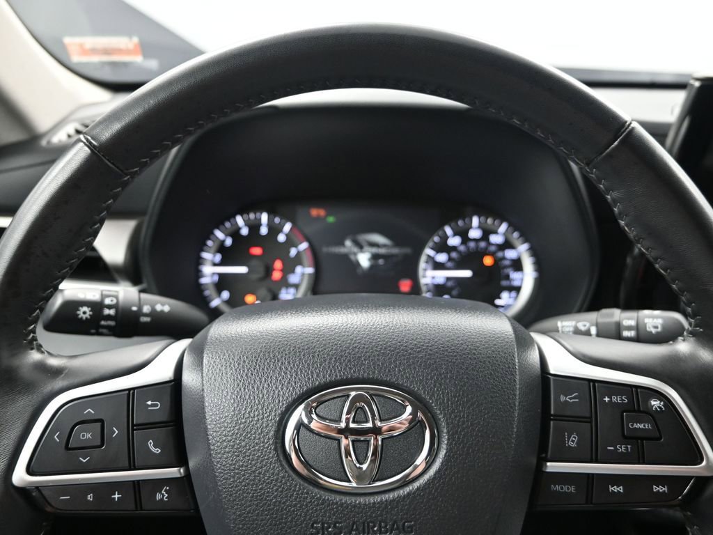 Used 2024 Toyota Highlander LE image 15
