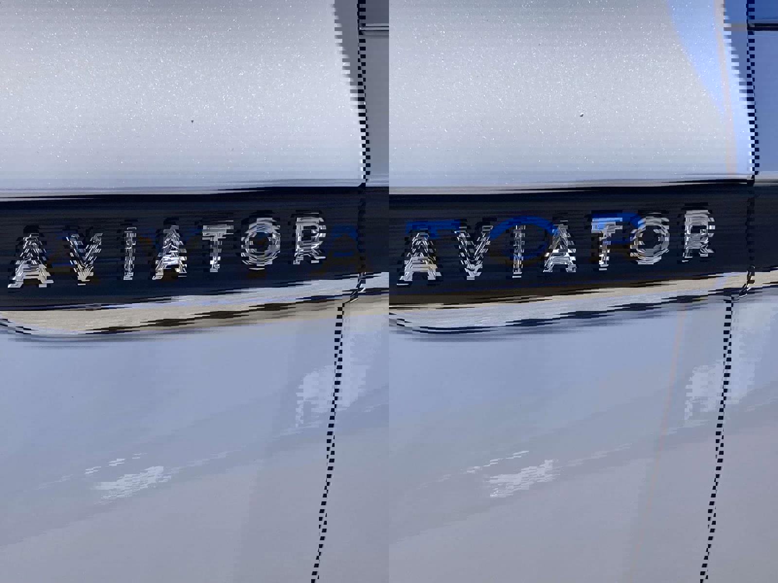 New 2026 Lincoln Aviator 2WD w/ Jet Appearance Package image 13