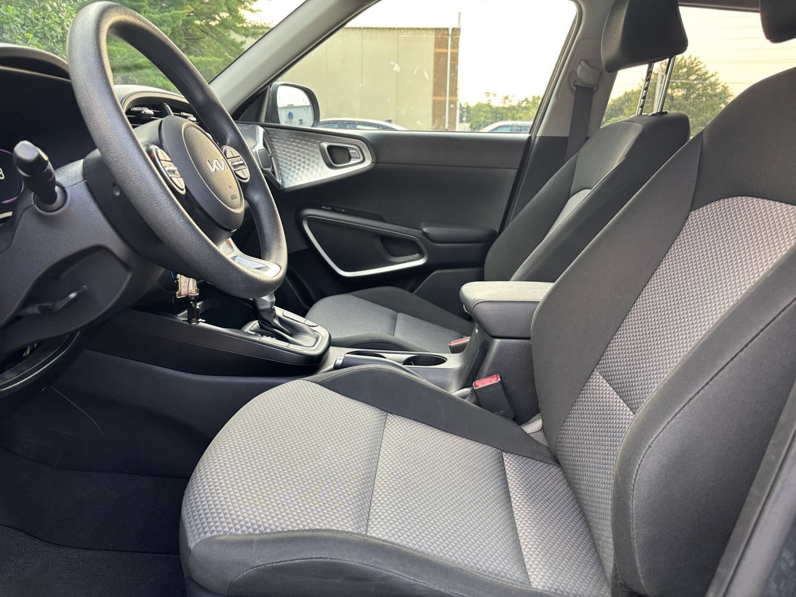Used 2025 Kia Soul LX w/ LX Technology Package FWD image 24