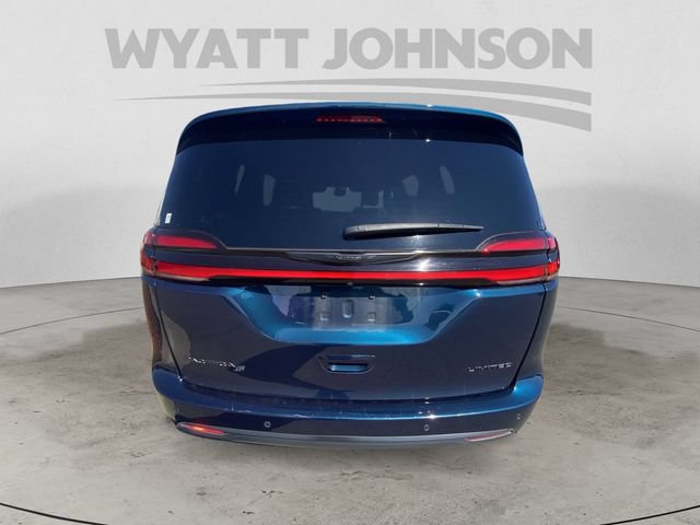 Used 2025 Chrysler Pacifica Limited FWD image 8