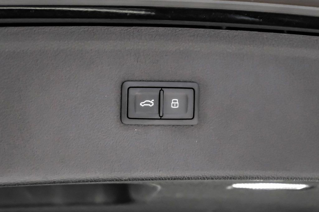 Used 2024 Audi Q5 e Prestige w/ Prestige Package image 65
