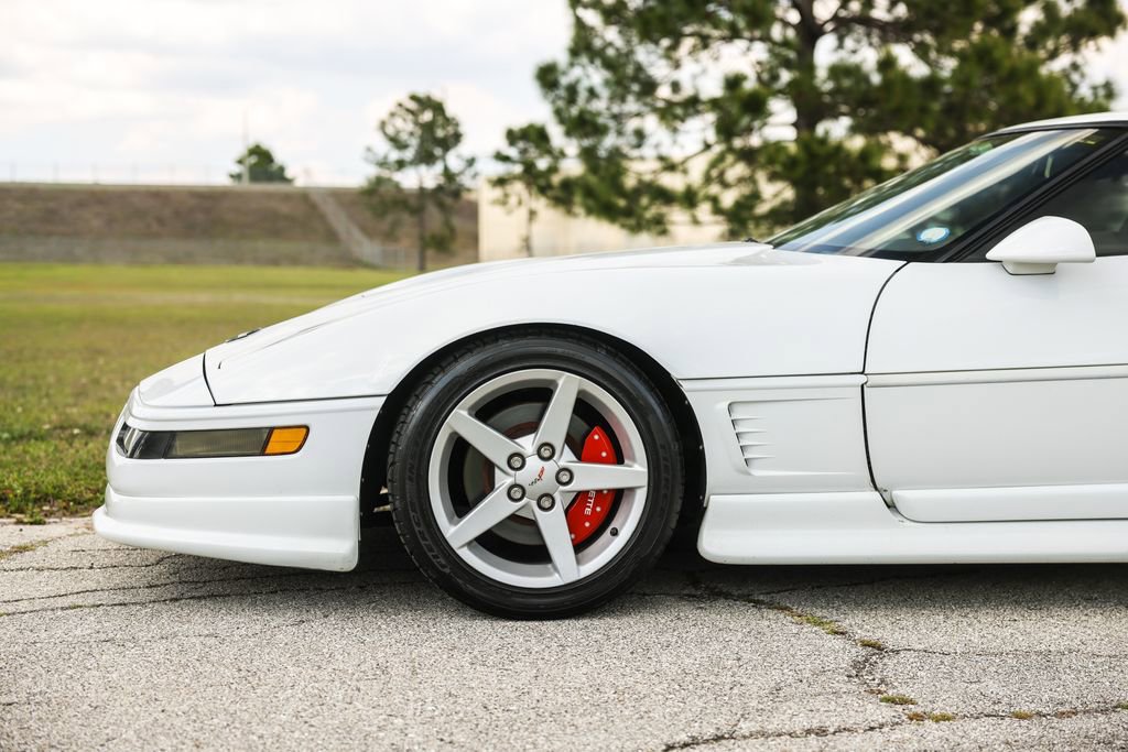 Used 1995 Chevrolet Corvette Coupe image 2