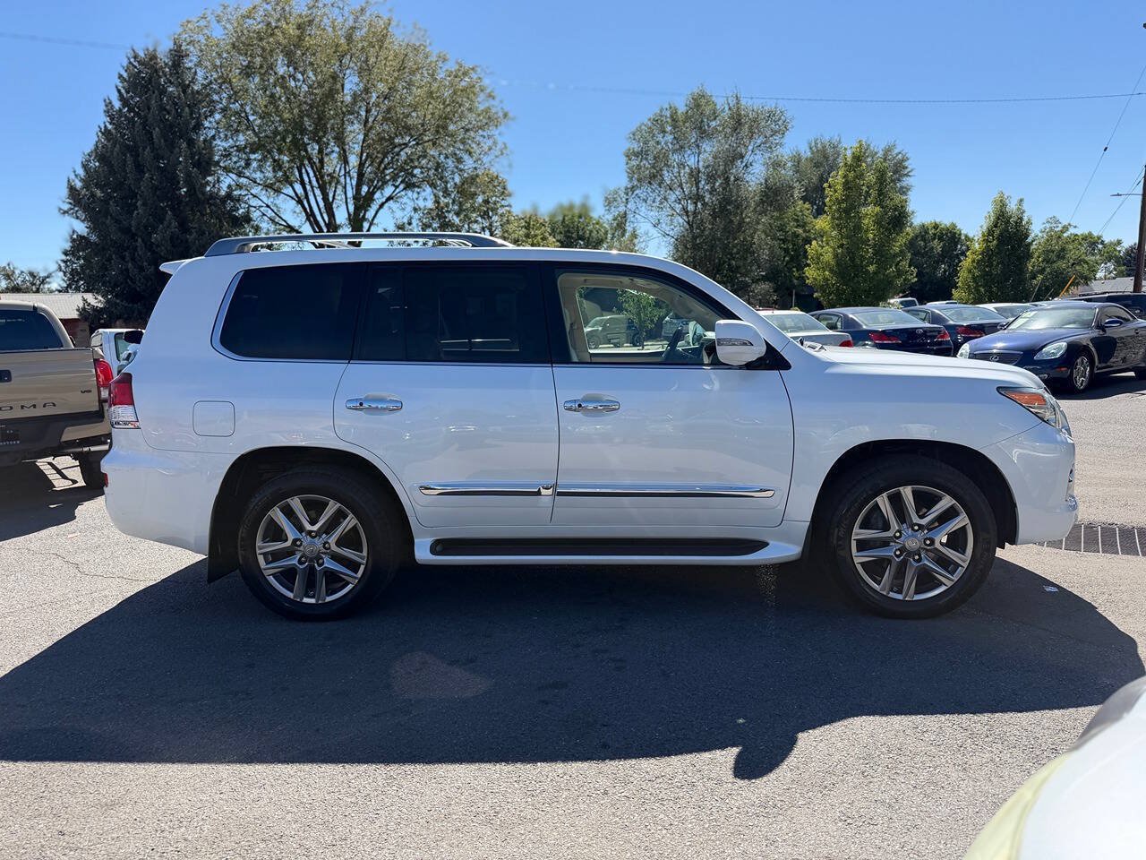 Used 2013 Lexus LX 570 4WD w/ Luxury Pkg image 11