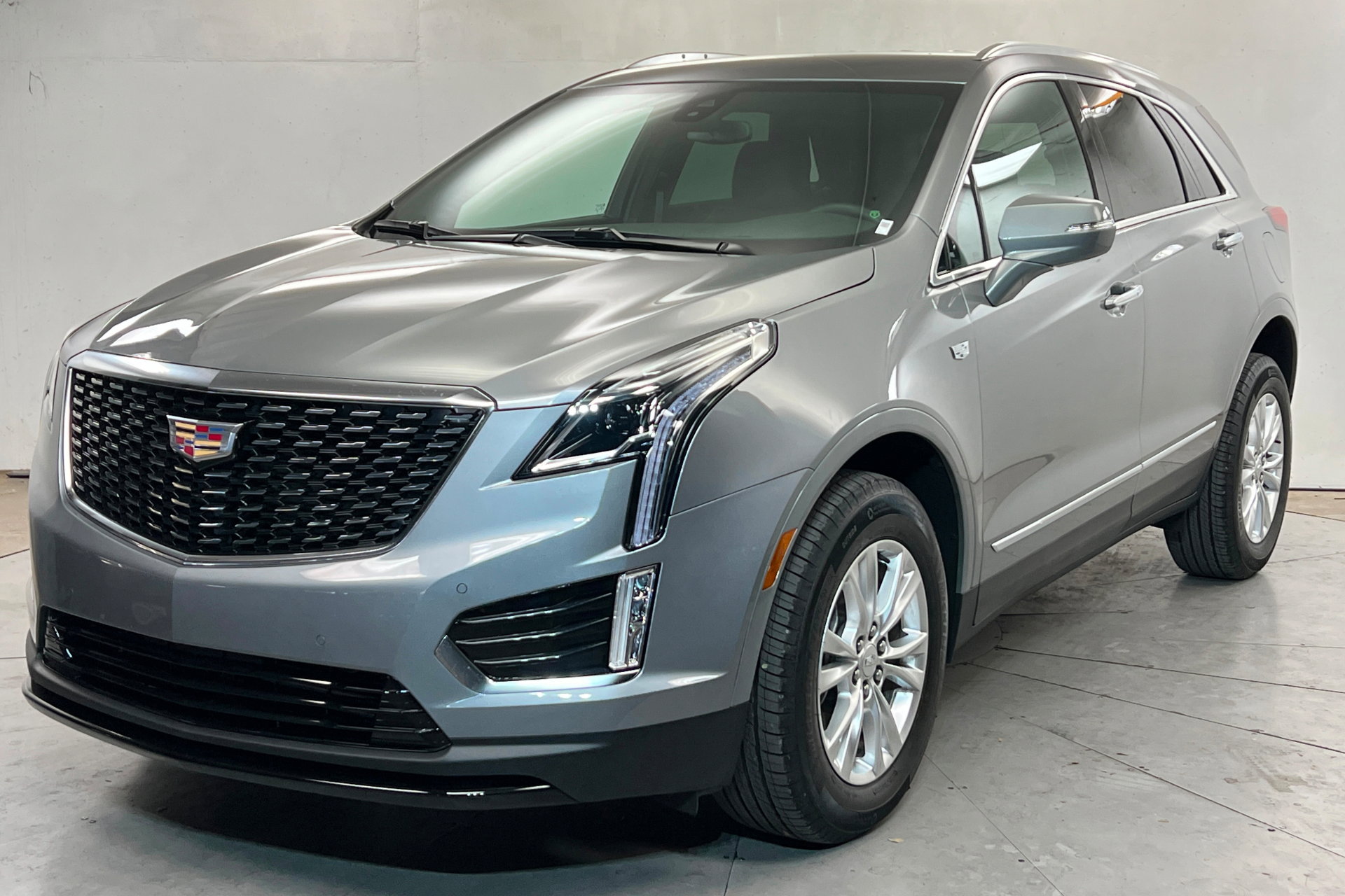 Used 2025 Cadillac XT5 Luxury w/ LPO, Floor Liner Package AWD/4WD video 1