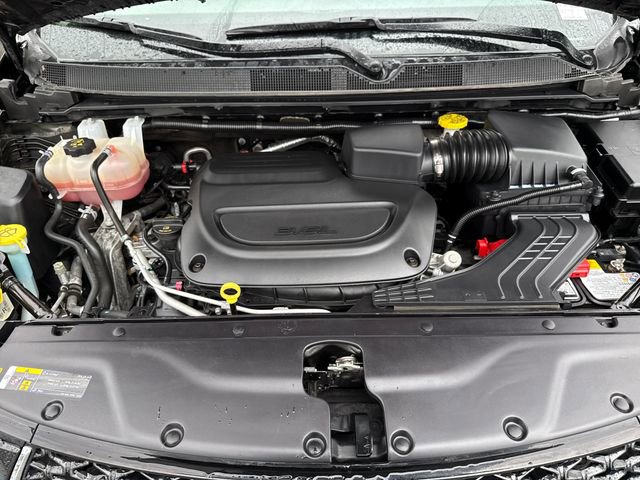 Used 2024 Chrysler Pacifica Touring-L image 28