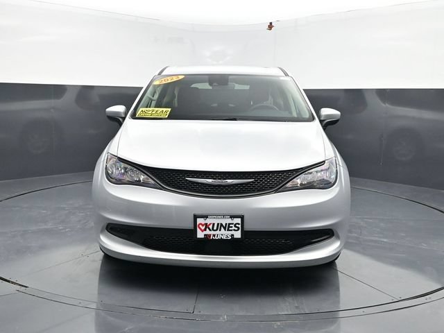 Used 2023 Chrysler Voyager LX FWD image 8