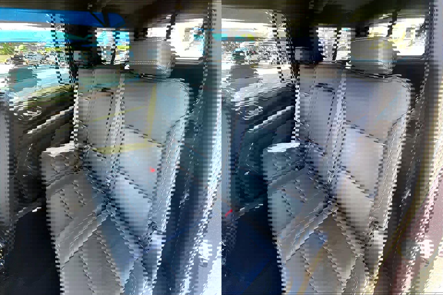 Used 2023 Chevrolet Suburban LT w/ Luxury Package image 20