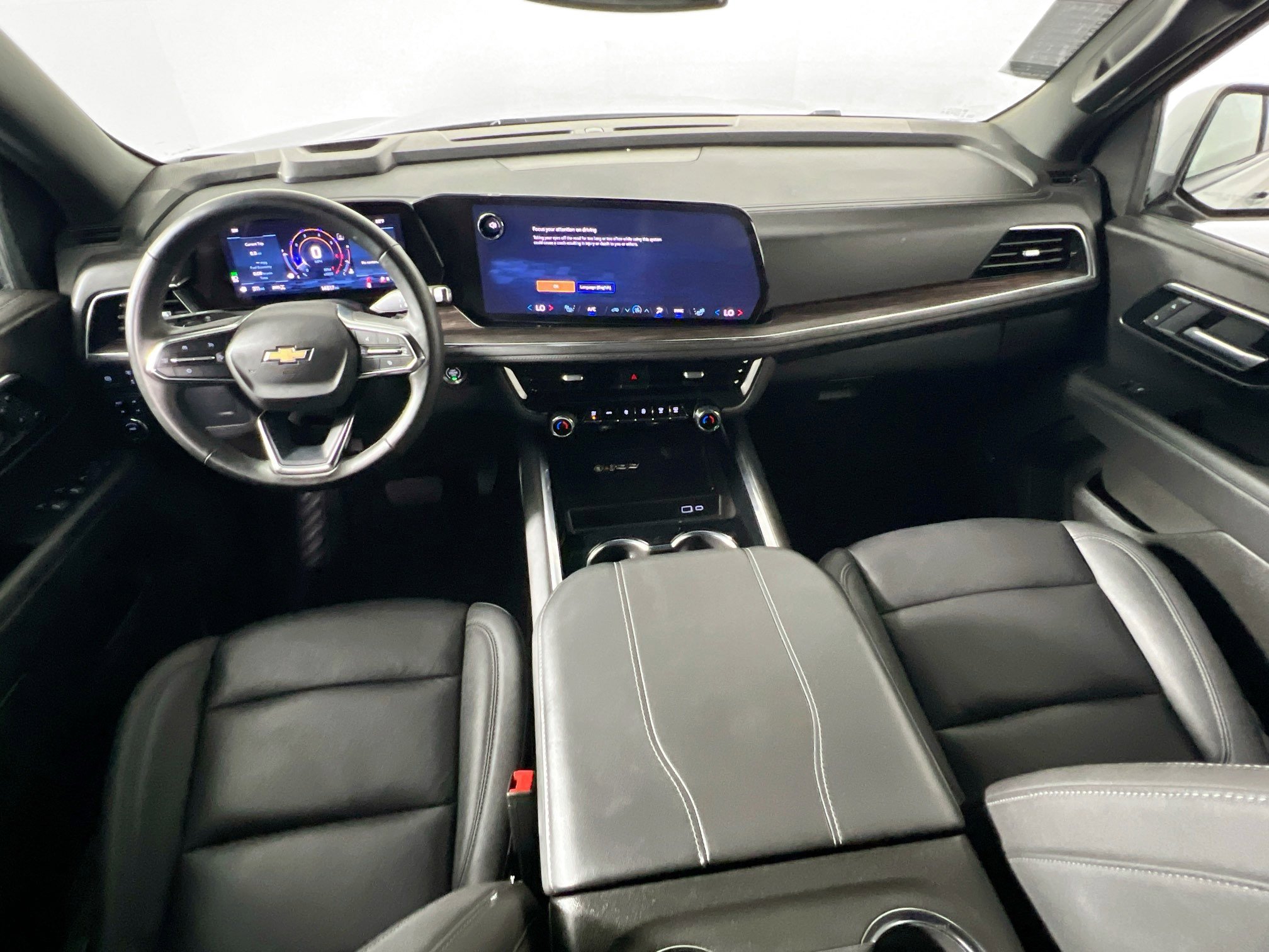 Used 2025 Chevrolet Suburban Z71 image 30