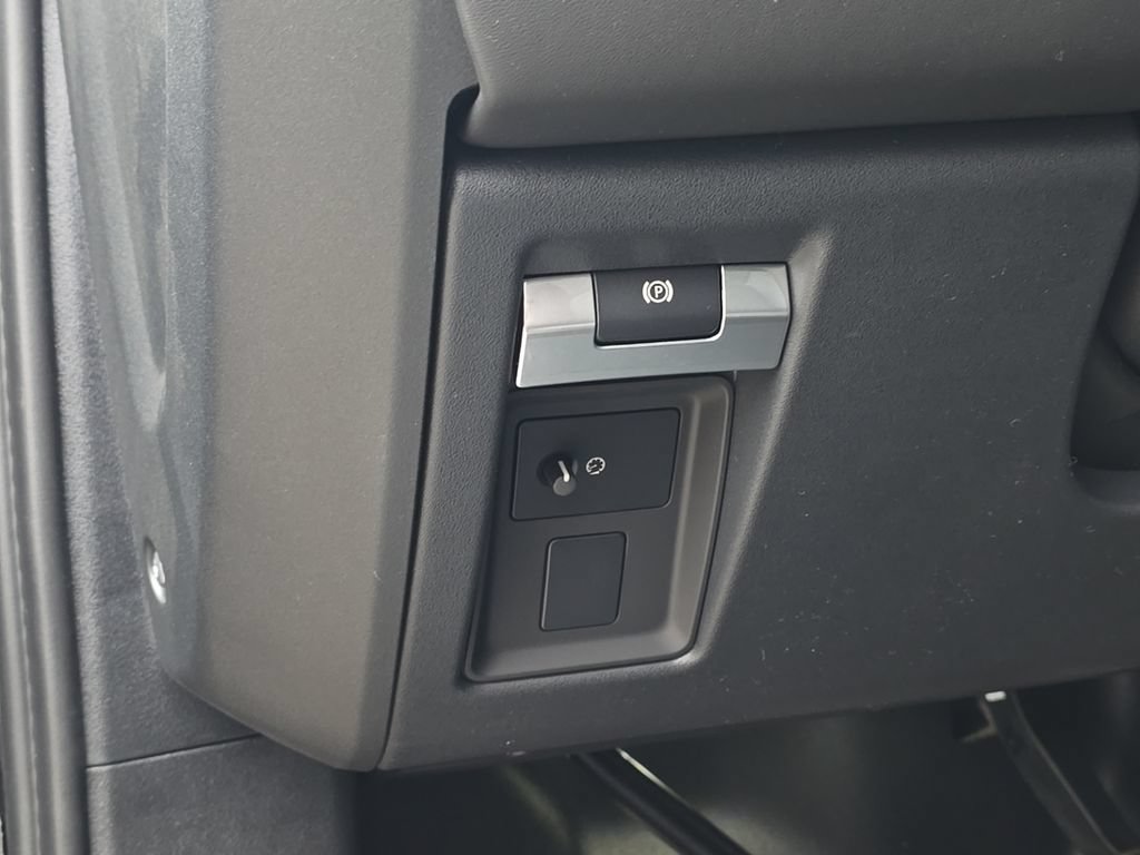 New 2026 Land Rover Defender 110 V8 AWD/4WD image 13