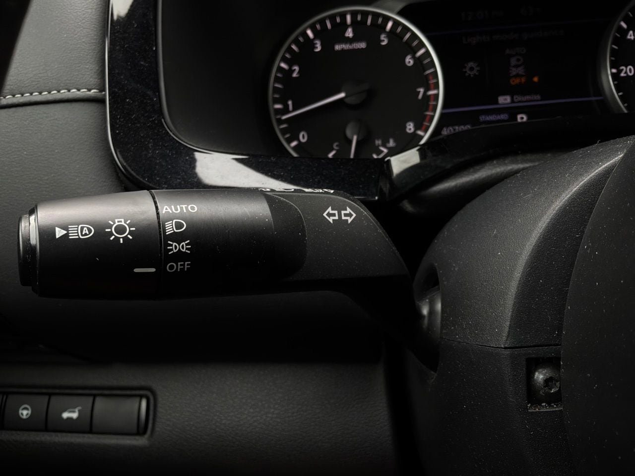 Used 2025 Nissan Pathfinder SV FWD image 37