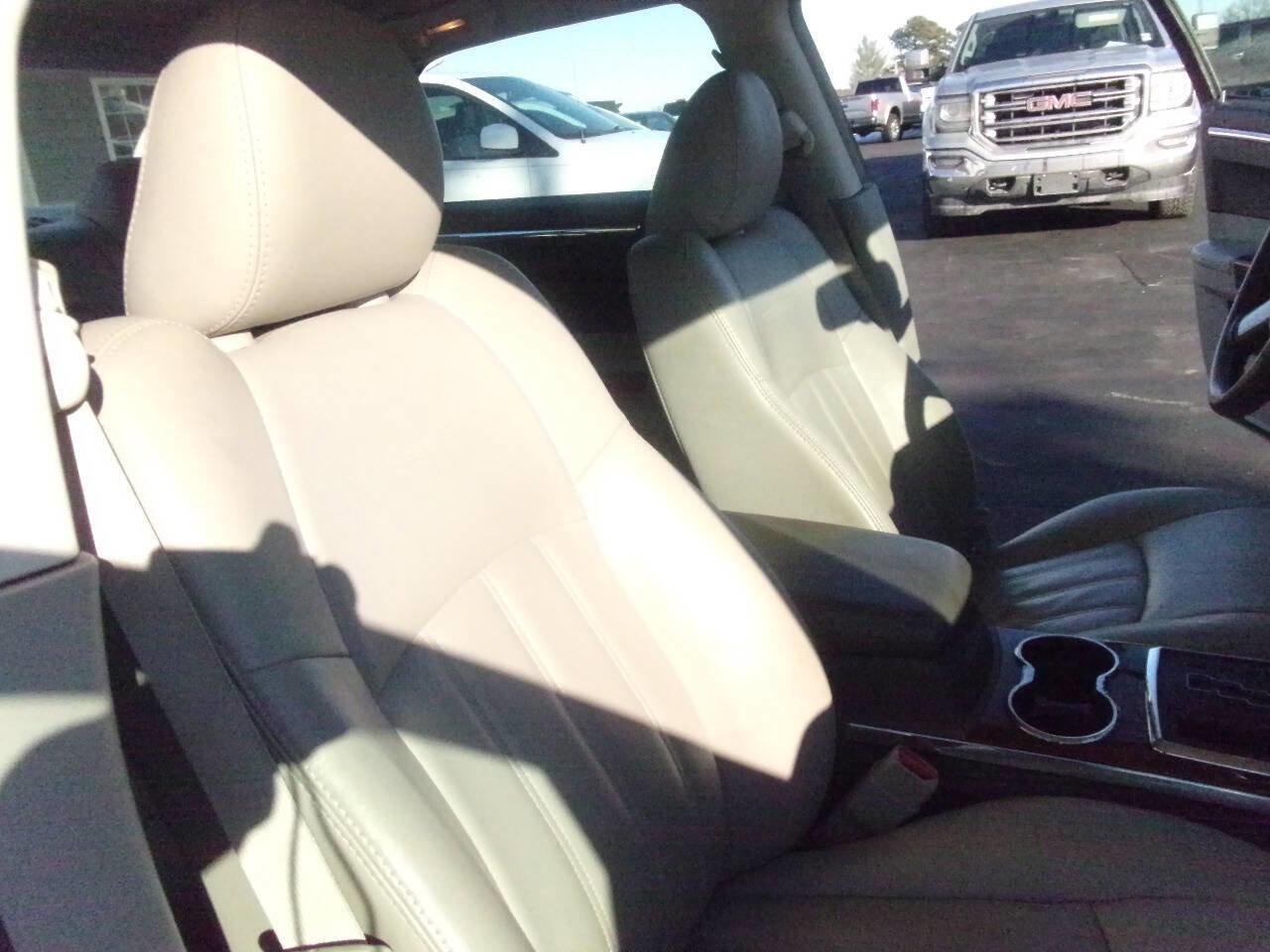 Used 2008 Chrysler 300 C w/ Luxury Group II image 25