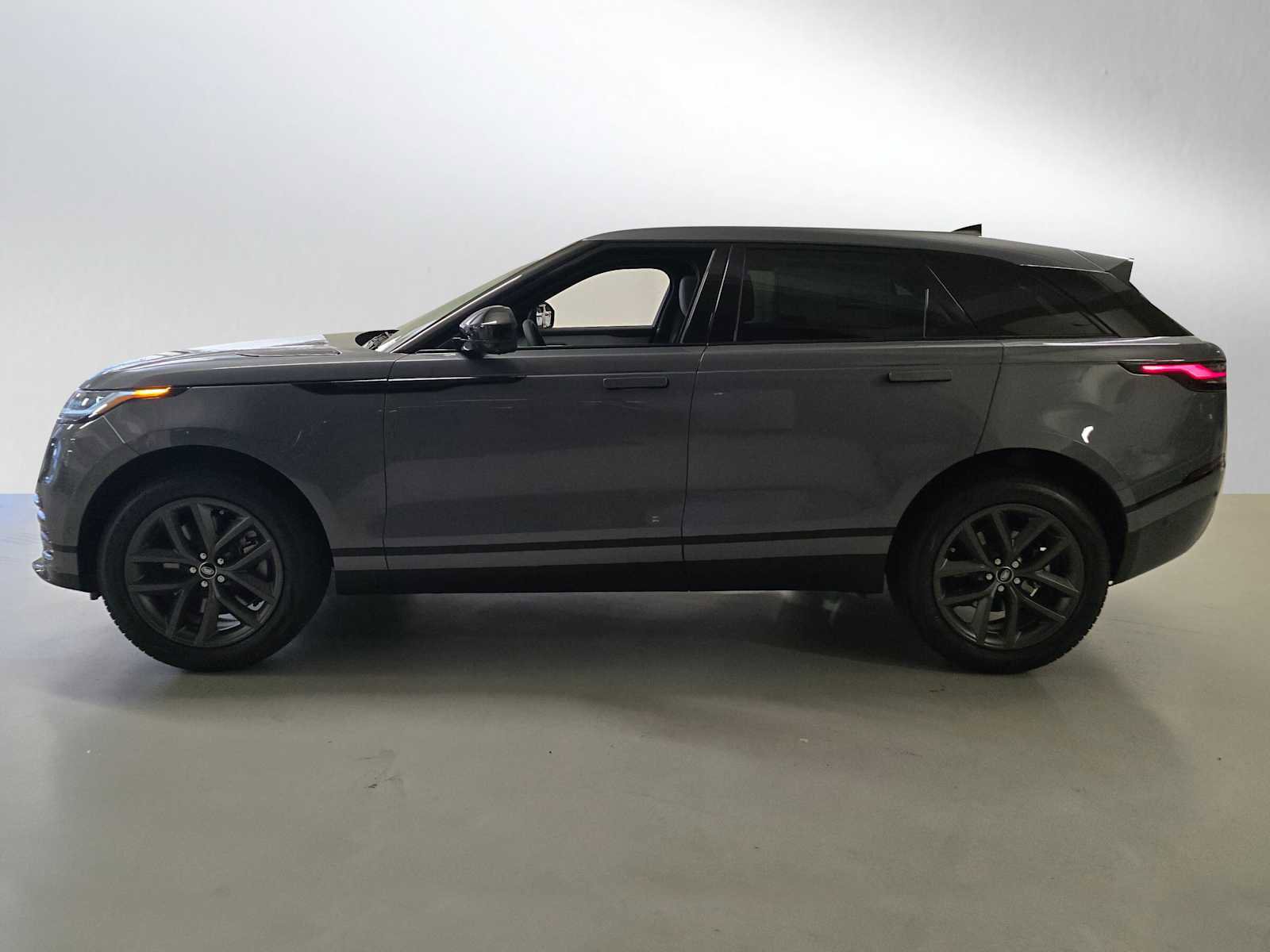 New 2026 Land Rover Range Rover Velar Dynamic SE image 6