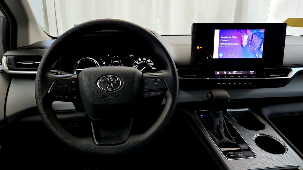 Certified 2025 Toyota Sienna LE AWD/4WD image 29