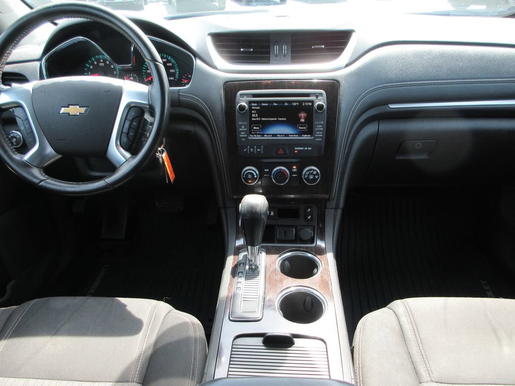 Used 2017 Chevrolet Traverse LT w/ Style and Technology Package FWD image 15