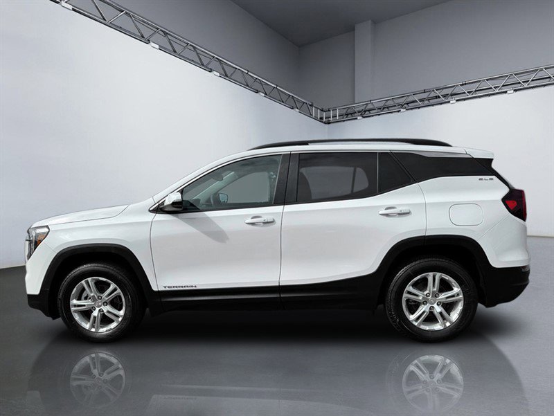 Used 2022 GMC Terrain SLE w/ Driver Convenience Package image 2