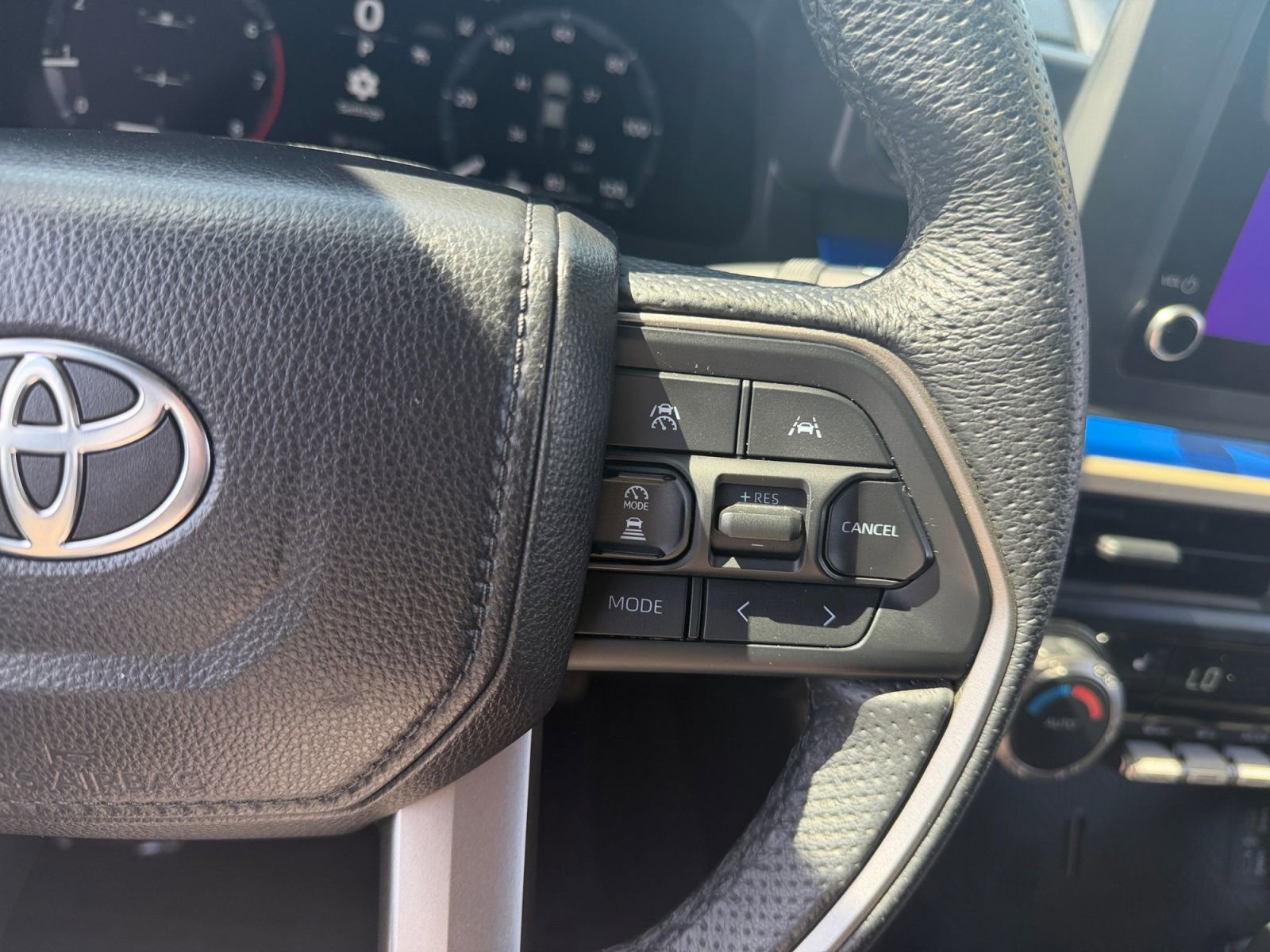 Certified 2025 Toyota Tacoma TRD Off-Road AWD/4WD image 19