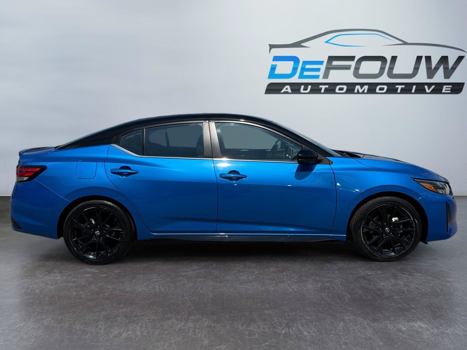 Used 2025 Nissan Sentra SR w/ Midnight Edition FWD image 2