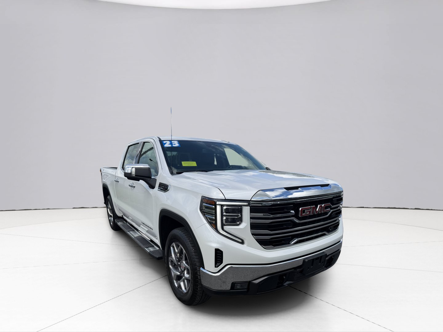 Used 2023 GMC Sierra 1500 SLT w/ SLT Premium Package AWD/4WD image 2