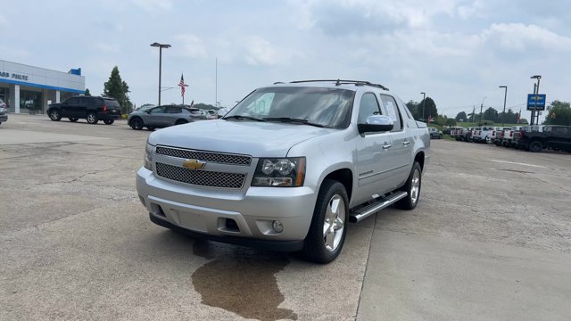 Used 2013 Chevrolet Avalanche LTZ AWD/4WD image 4
