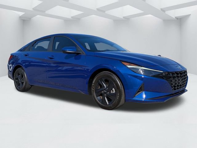 Used 2023 Hyundai Elantra SEL FWD image 2