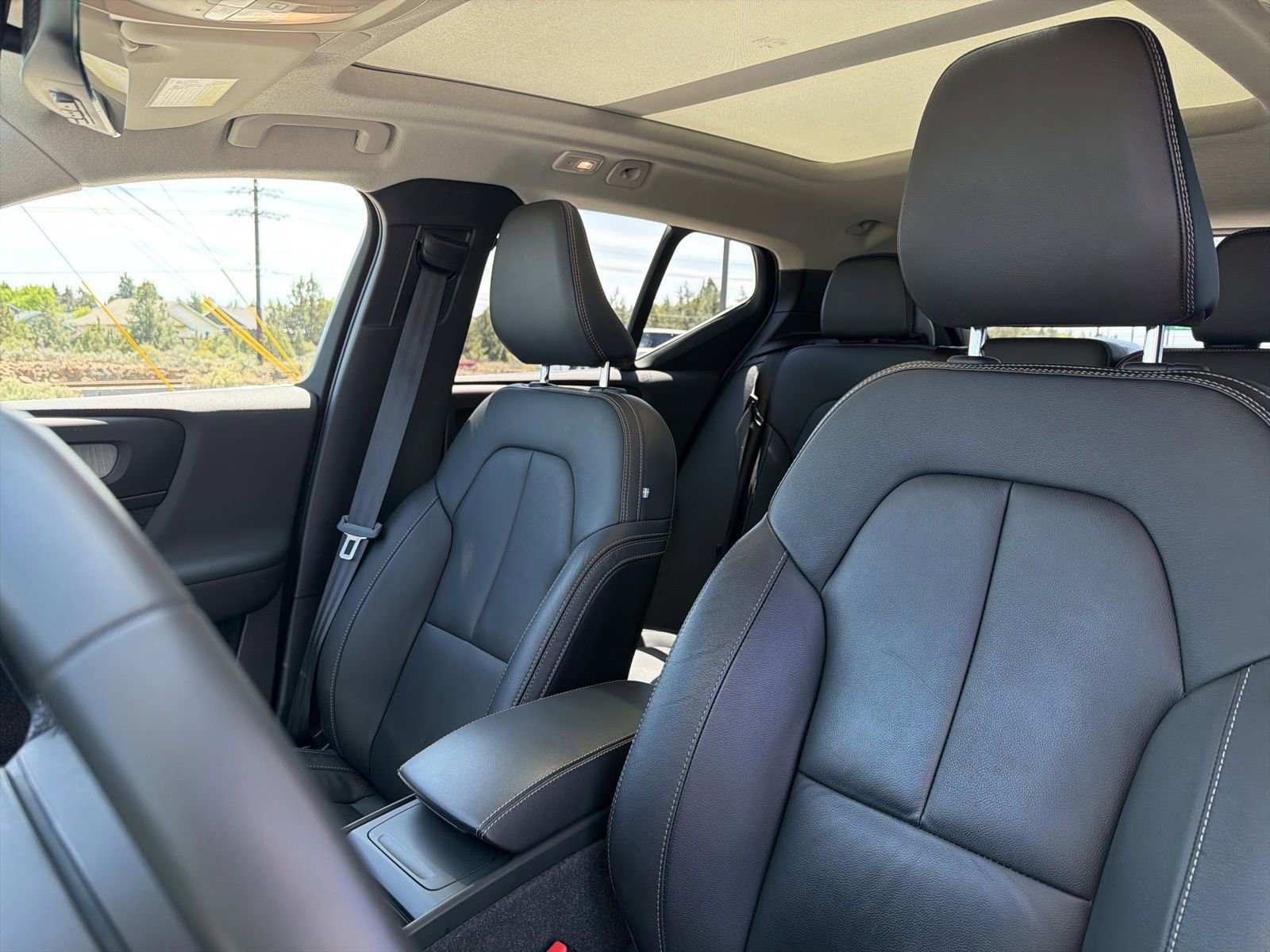 Used 2023 Volvo XC40 B5 Ultimate w/ Protection Package Premier AWD/4WD image 19