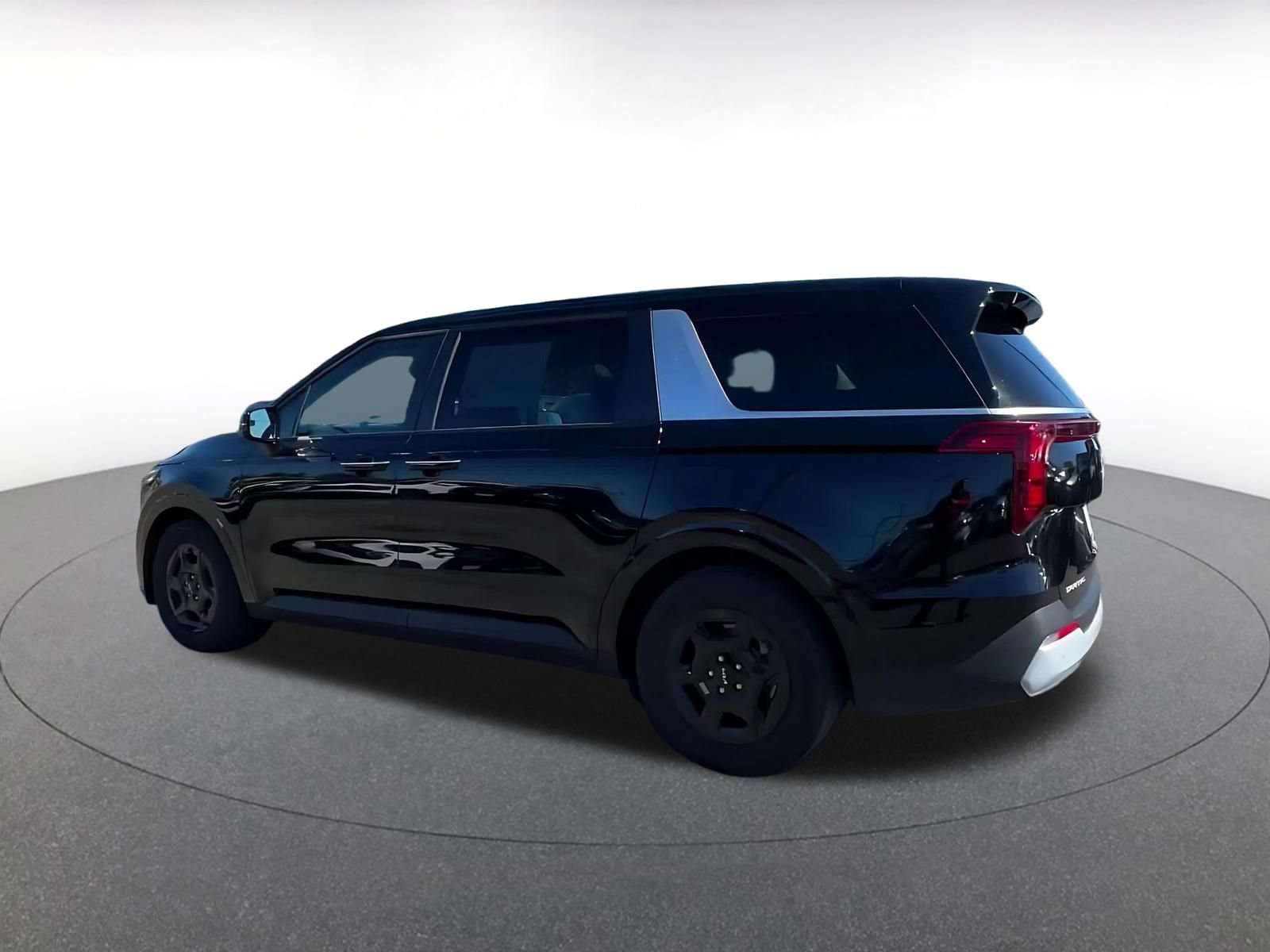 Used 2026 Kia Carnival FWD image 9